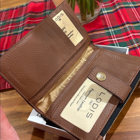 Lodis Medium Leather RFID Protection Wallet - Picture 4 of 6